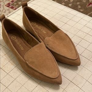 Bella Vita Women's Tan Suede Pointed Flats